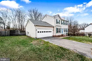 10704 Live Oak Ct, Fredericksburg, VA 22407 - Photo 3