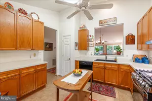 11602 Sarrington Ct, Fredericksburg, VA 22407 - Photo 9