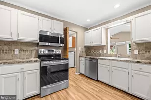 608 Pleasants Dr, Fredericksburg, VA 22407 - Photo 9