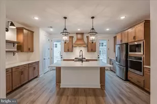 9211 Forkleaf Oak Dr, Fredericksburg, VA 22407 - Photo 7