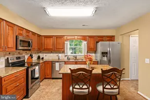 11613 Silverleaf Ln, Fredericksburg, VA 22407 - Photo 15