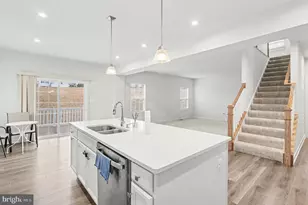 484 Bridgepoint Dr, Fredericksburg, VA 22405 - Photo 7