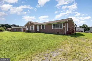 1824 Meadow Dr, Fredericksburg, VA 22405 - Photo 1