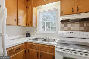 1007 Manning Dr, Fredericksburg, VA 22405 - Photo 9