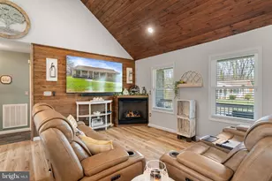 37 Pendleton Rd, Fredericksburg, VA 22405 - Photo 3