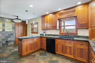 910 Carol Ln, Fredericksburg, VA 22405 - Photo 15