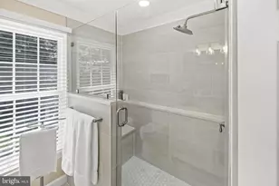 10 N Pointe Dr, Fredericksburg, VA 22405 - Photo 25