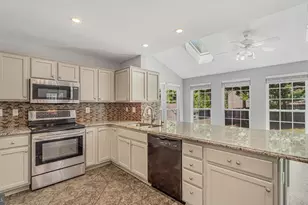 153 Basalt Dr, Fredericksburg, VA 22406 - Photo 3