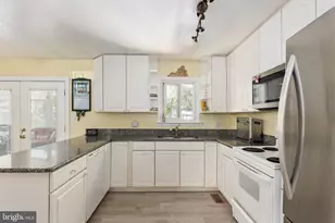 919 Eastern View Dr, Fredericksburg, VA 22405 - Photo 9