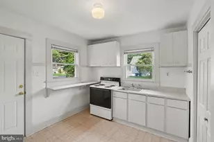 302 E Chatham St, Fredericksburg, VA 22405 - Photo 7