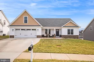 142 Lindburgh Dr, Waynesboro, VA 22980 - Photo 1