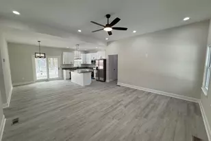 204 Woodmount Dr, Colonial Beach, VA 22443 - Photo 5