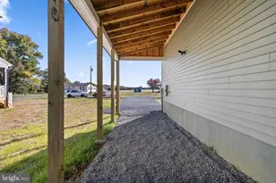 715 Lakeview Dr, Colonial Beach, VA 22443 - Photo 37