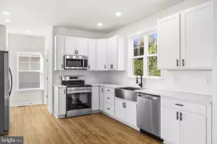 739 Lakeview Dr, Colonial Beach, VA 22443 - Photo 13