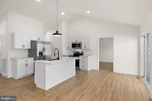 749 Lakeview Dr, Colonial Beach, VA 22443 - Photo 17