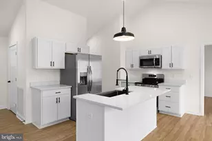 749 Lakeview Dr, Colonial Beach, VA 22443 - Photo 15