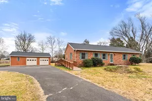 186 E Potomac Dr, Colonial Beach, VA 22443 - Photo 3