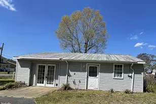 598 Wakefield Dr, Colonial Beach, VA 22443 - Photo 1