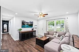 284 Shorewood Dr, Colonial Beach, VA 22443 - Photo 9
