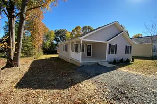 77 Lakeview Dr, Colonial Beach, VA 22443 - Photo 3