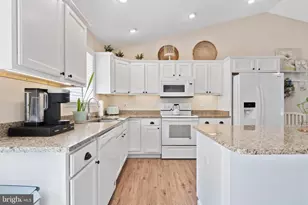 305 Cedar Ln, Colonial Beach, VA 22443 - Photo 13