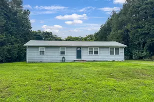 127 Fairfax Dr, Colonial Beach, VA 22443 - Photo 1