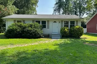 1562 Lakeview Dr, Colonial Beach, VA 22443 - Photo 1