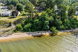 3101 Riverview Dr, Colonial Beach, VA 22443 - Photo 13