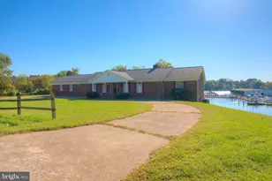 345 Harbor View Cir, Colonial Beach, VA 22443 - Photo 1