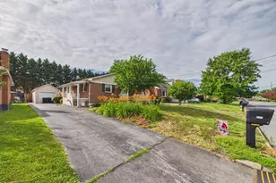 225 Fox Dr, Winchester, VA 22601 - Photo 3