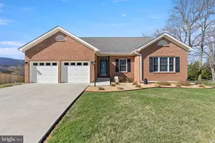 201 Peach Tree Ct, Front Royal, VA 22630 - Photo 1