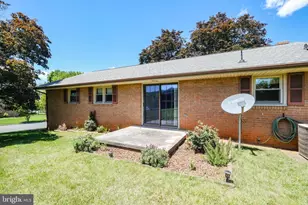 731 E Stonewall Dr, Front Royal, VA 22630 - Photo 13