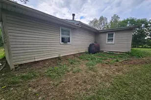 348 Thompson Hollow Rd, Bentonville, VA 22610 - Photo 7