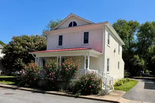 213 E Stonewall Dr, Front Royal, VA 22630 - Photo 1