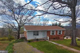 201 Woodlawn Dr, Petersburg, WV 26847 - Photo 1