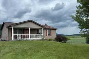 171 Twin Oaks Dr, Maysville, WV 26833 - Photo 1
