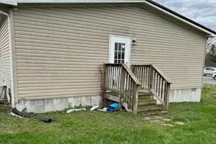 200 Jackson Ave, Moorefield, WV 26836 - Photo 9