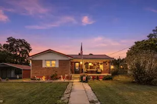 207 Clements St, Moorefield, WV 26836 - Photo 1