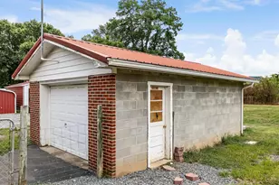 207 Clements St, Moorefield, WV 26836 - Photo 5