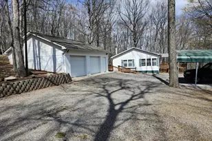 566 Wild Apple Ln, Paw Paw, WV 25434 - Photo 3