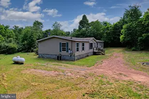 272 Red-Tailed Hawk Rd, Paw Paw, WV 25434 - Photo 9