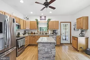 370 Hemlock Ct, Paw Paw, WV 25434 - Photo 7