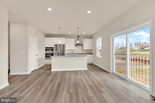 606 Mountain Laurel Blvd, Ranson, WV 25438 - Photo 9