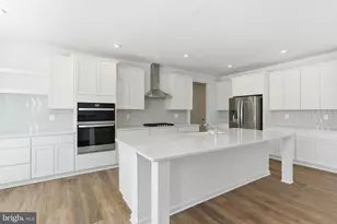 812 Lord Fairfax St, Charles Town, WV 25414 - Photo 7