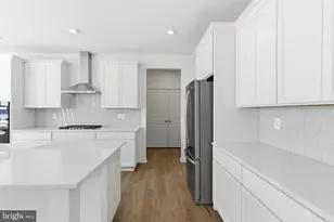 812 Lord Fairfax St, Charles Town, WV 25414 - Photo 11