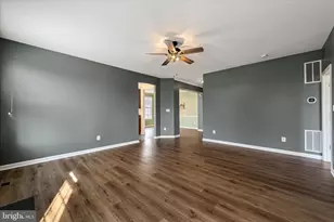 19 Oden Dr, Charles Town, WV 25414 - Photo 7