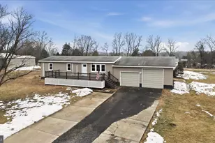 337 Cedar Dr, Kearneysville, WV 25430 - Photo 1