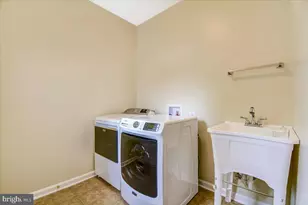 240 Davis St, Charles Town, WV 25414 - Photo 17