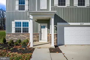 402 Buckeye Dr, Shenandoah Junction, WV 25442 - Photo 3