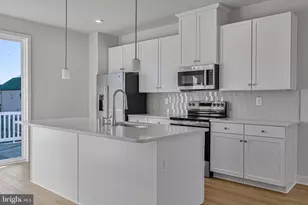 1101 Oasis Ave, Ranson, WV 25438 - Photo 17